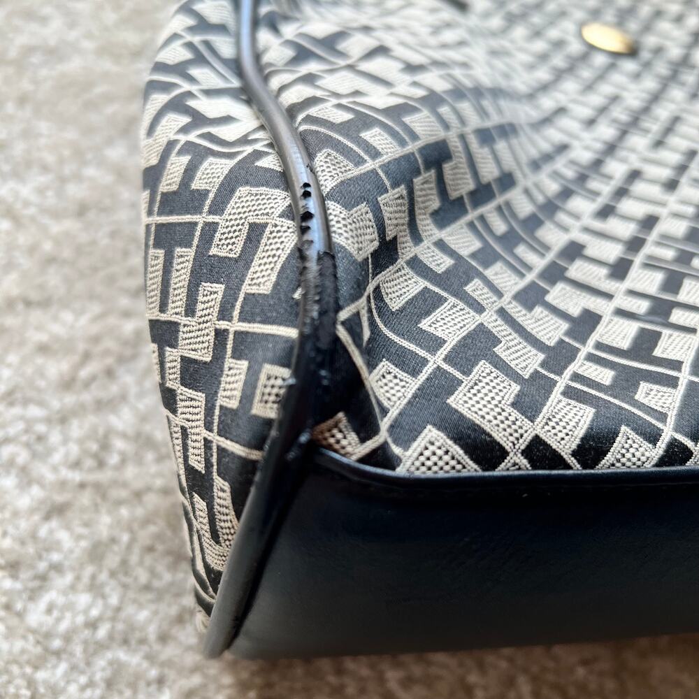 Tommy Hilfiger Signature "TH" Logo Black & Tan Large Canvas Purse 2019 - Picture 5 of 16